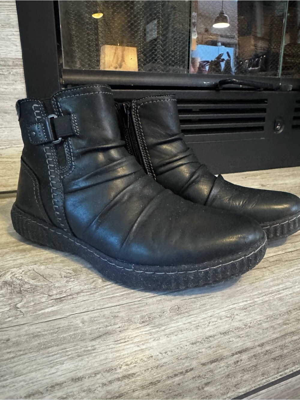 Clarks Caroline Orchid Women's Leather Ankle Boots size 9.5